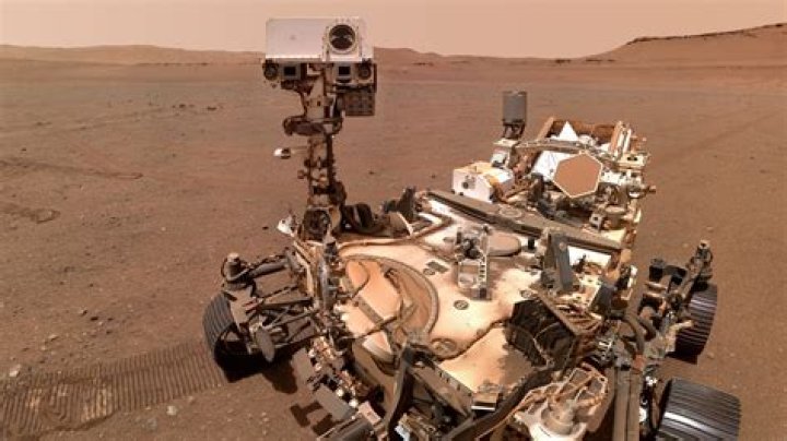 At the end of the first mission on Mars, is it possible to catch the Cerberus agent?