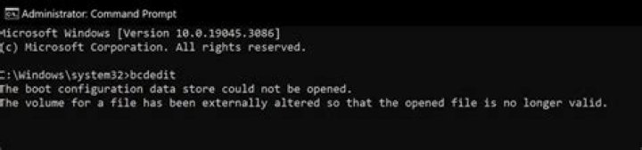 bcdedit.exe refuses to open system store