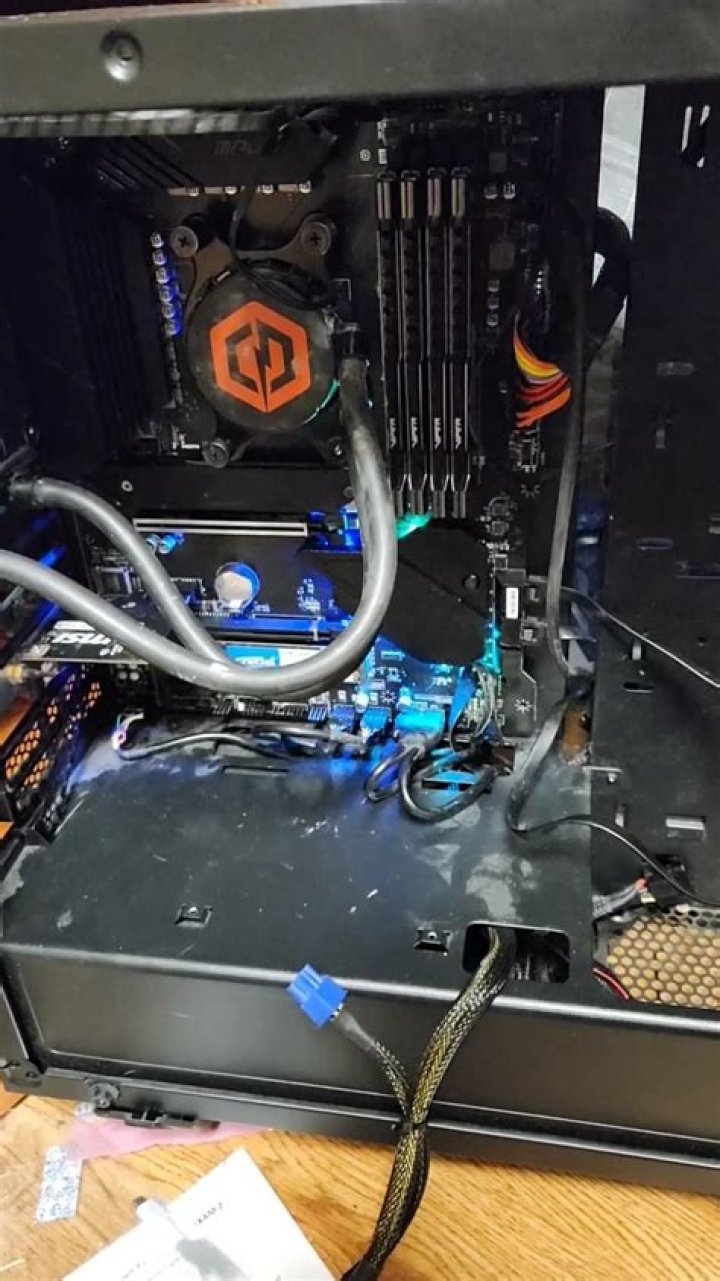 Computer restarts repeatedly after BIOS/Motherboard screen