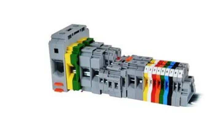 different colored terminal
