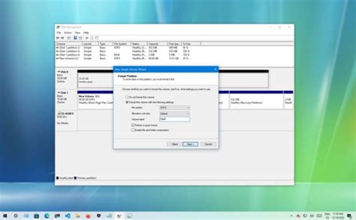 Formatting drive doesn't do anything and shows no errors