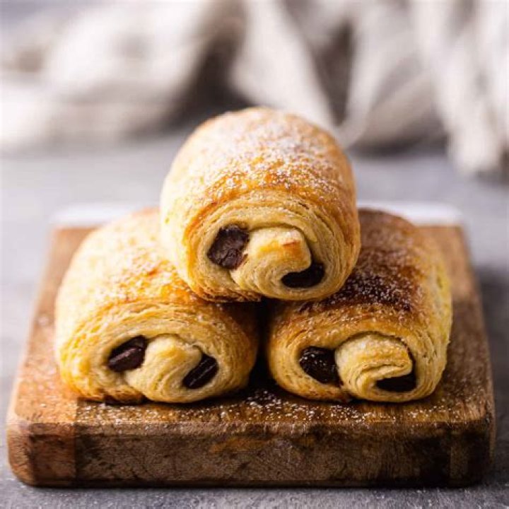 How do you craft a Pain au Chocolat?