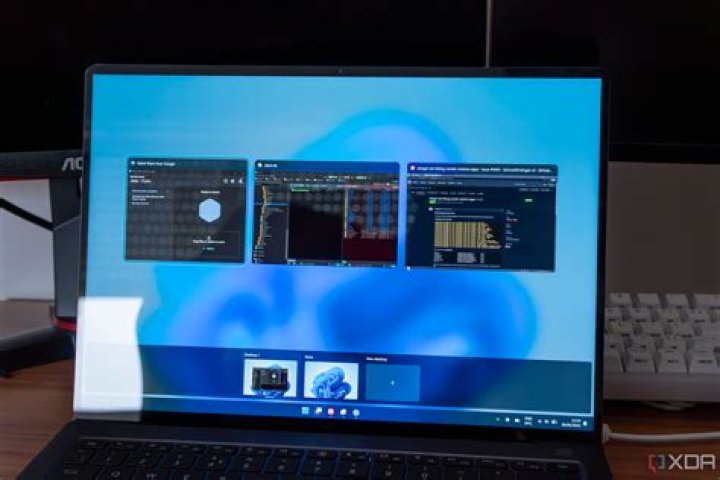Open 4 putty terminals at the 4 corners of the screen in Windows