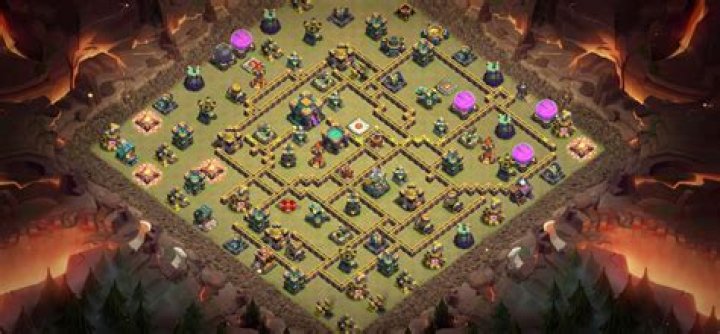 Radius of a Castle. Troops must cross inside the white circle to draw out the Clan Castle Troops