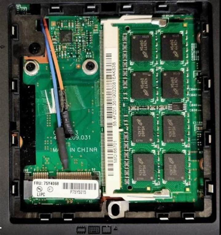 ThinkPad T410 works fine with 4Gb RAM, freezes with 8Gb