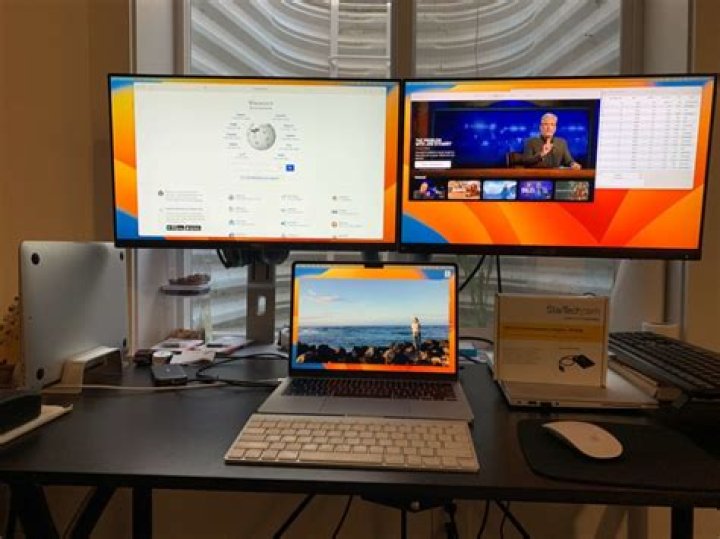 Unable to get 2560x1600 resolution when connected with 2 monitors having resolution of 2560x1600 and 1920x1080