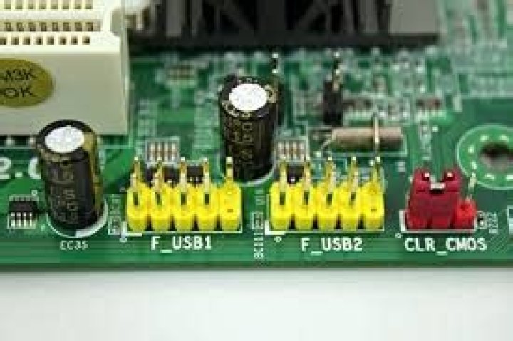 What is this 4x1 pin connector that connects my SD card drive to my motherboard