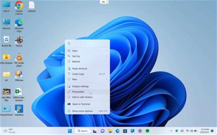 Why does another computers wallpaper change if I change mine? Windows 11