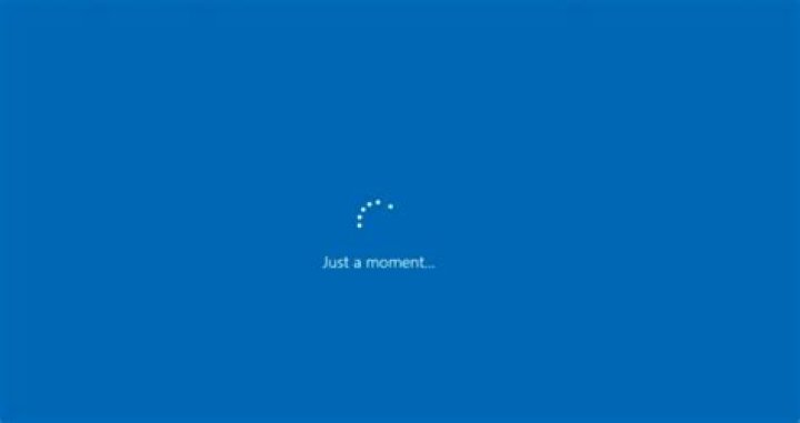 Windows 10 installation stuck at Just a moment